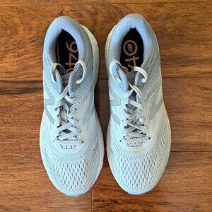 New Balance Women's 940 Running Shoe - Size 8.5B - Grey with Pink Accents